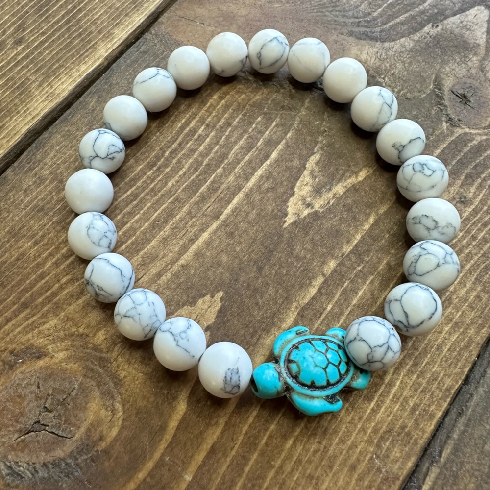 Howlite and Tourquoise stone bracelet